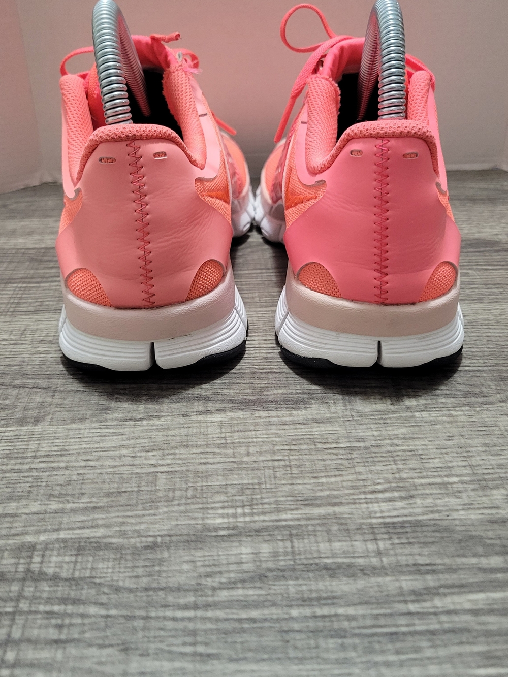 Nike Women’s Coral Pink Athletic Running Sneakers Size 7.5 - Picture 6 of 7